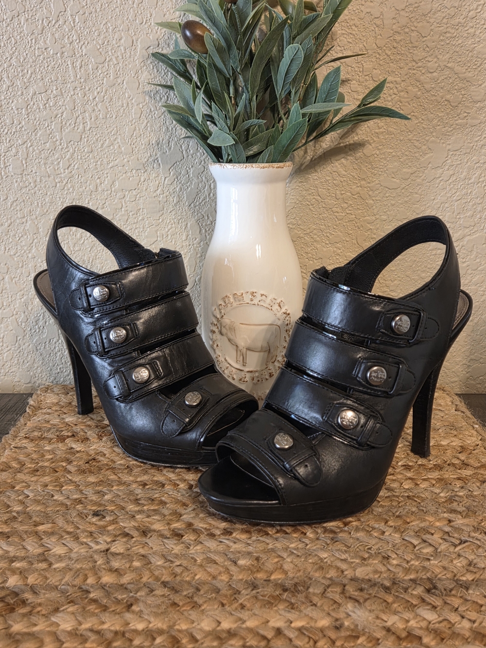 Coach "Sandra" Heels